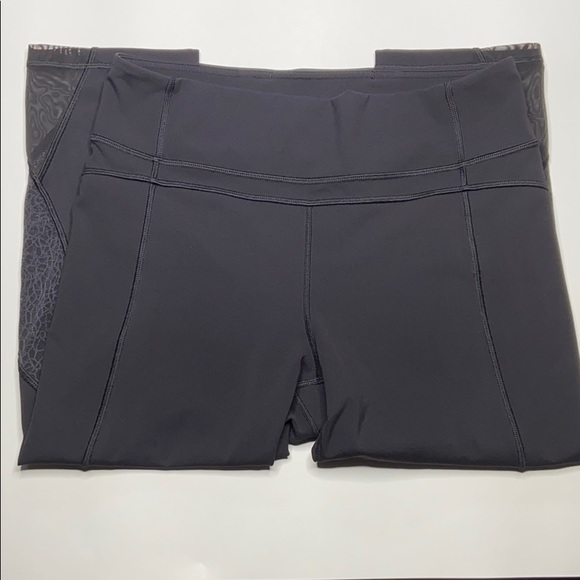 Lululemon Twist and Train 19” Crop Leggings Sz 10 - Picture 6 of 13